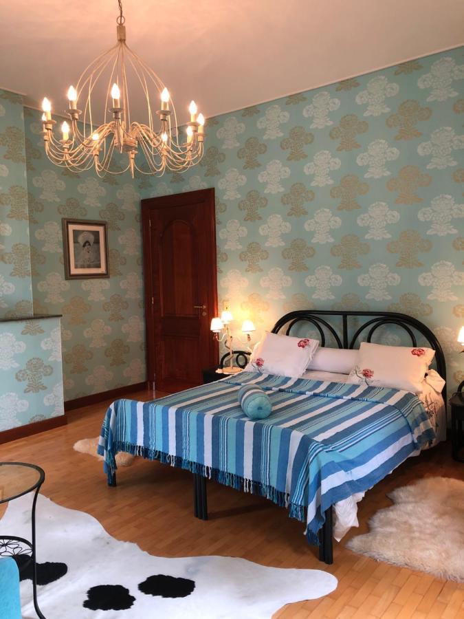 Chateau Les Tourelles Bertrix Bagian luar foto