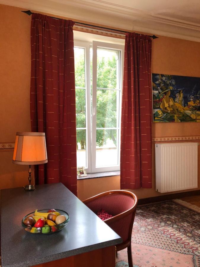Chateau Les Tourelles Bertrix Bagian luar foto