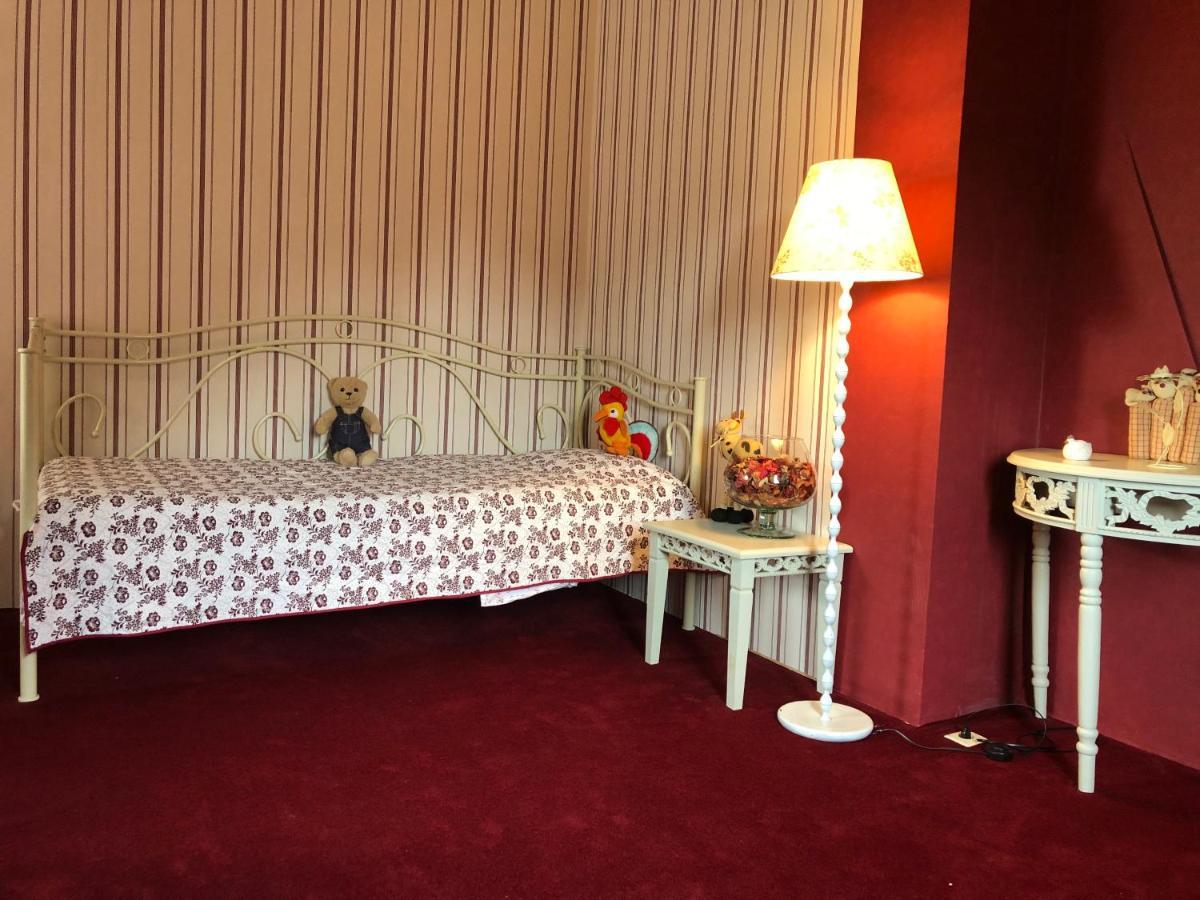 Chateau Les Tourelles Bertrix Bagian luar foto