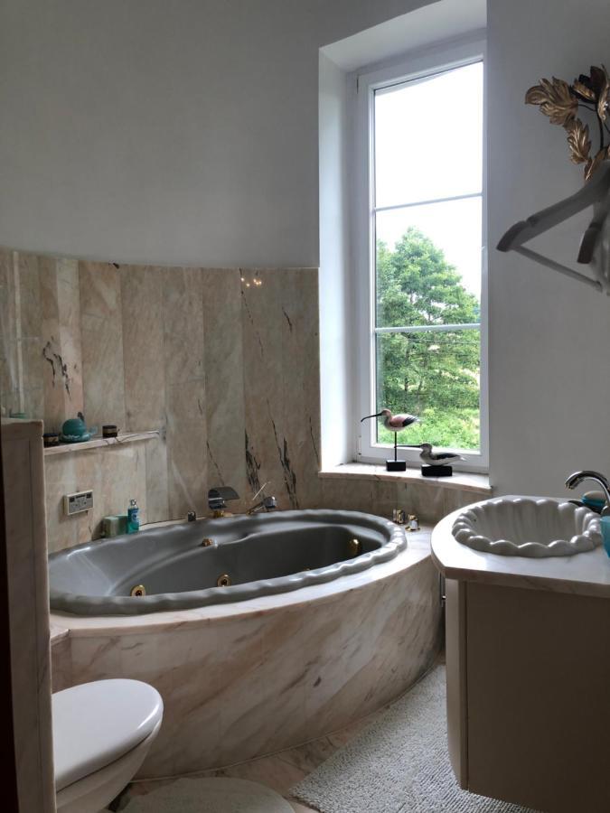 Chateau Les Tourelles Bertrix Bagian luar foto