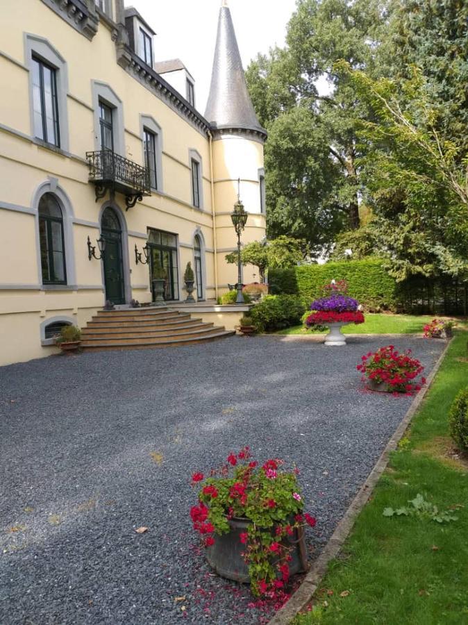 Chateau Les Tourelles Bertrix Bagian luar foto
