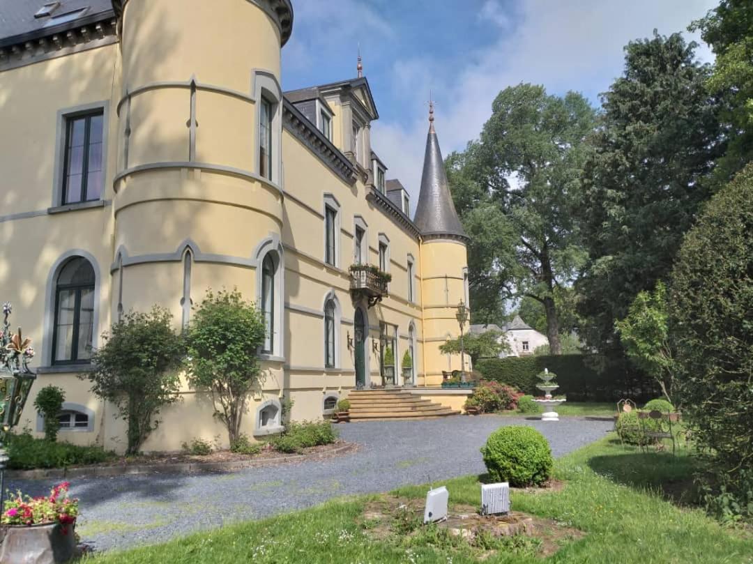 Chateau Les Tourelles Bertrix Bagian luar foto